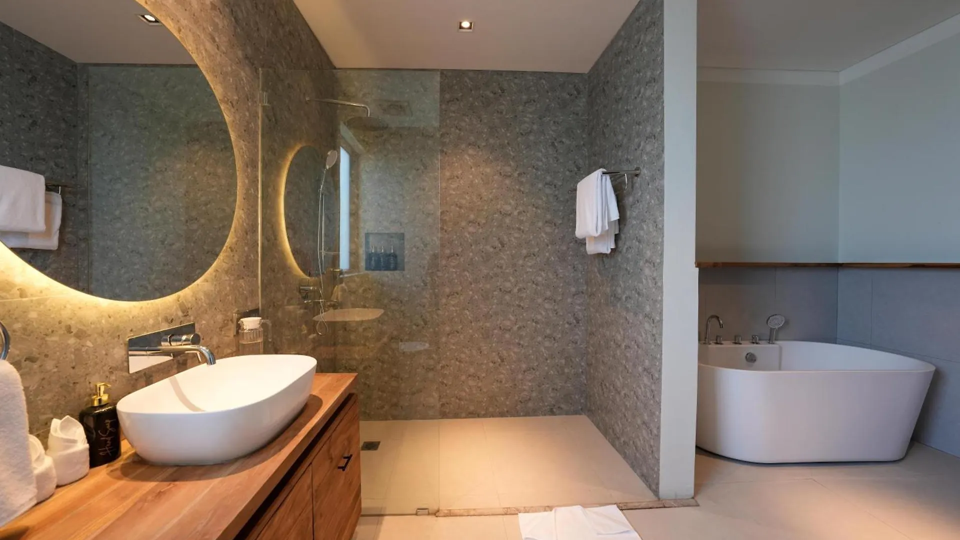 Twin Villas Seminyak Cora & Zeno By Exotic Bali Properties 0*, Seminyak (Bali)